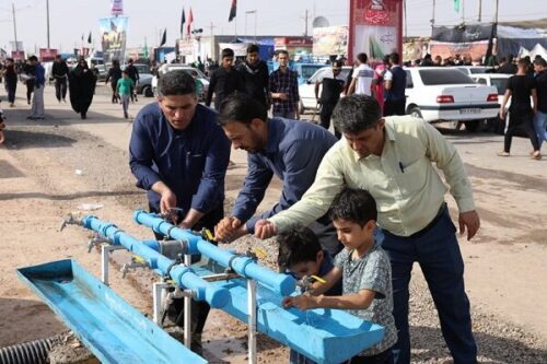 محمد حسین تقوایی زحمت کش بهداشت آب در پیاده روی اربعین