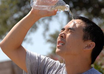راهنمای پزشکی اربعین: پیشگیری از گرمازدگی در پیادهروی اربعین